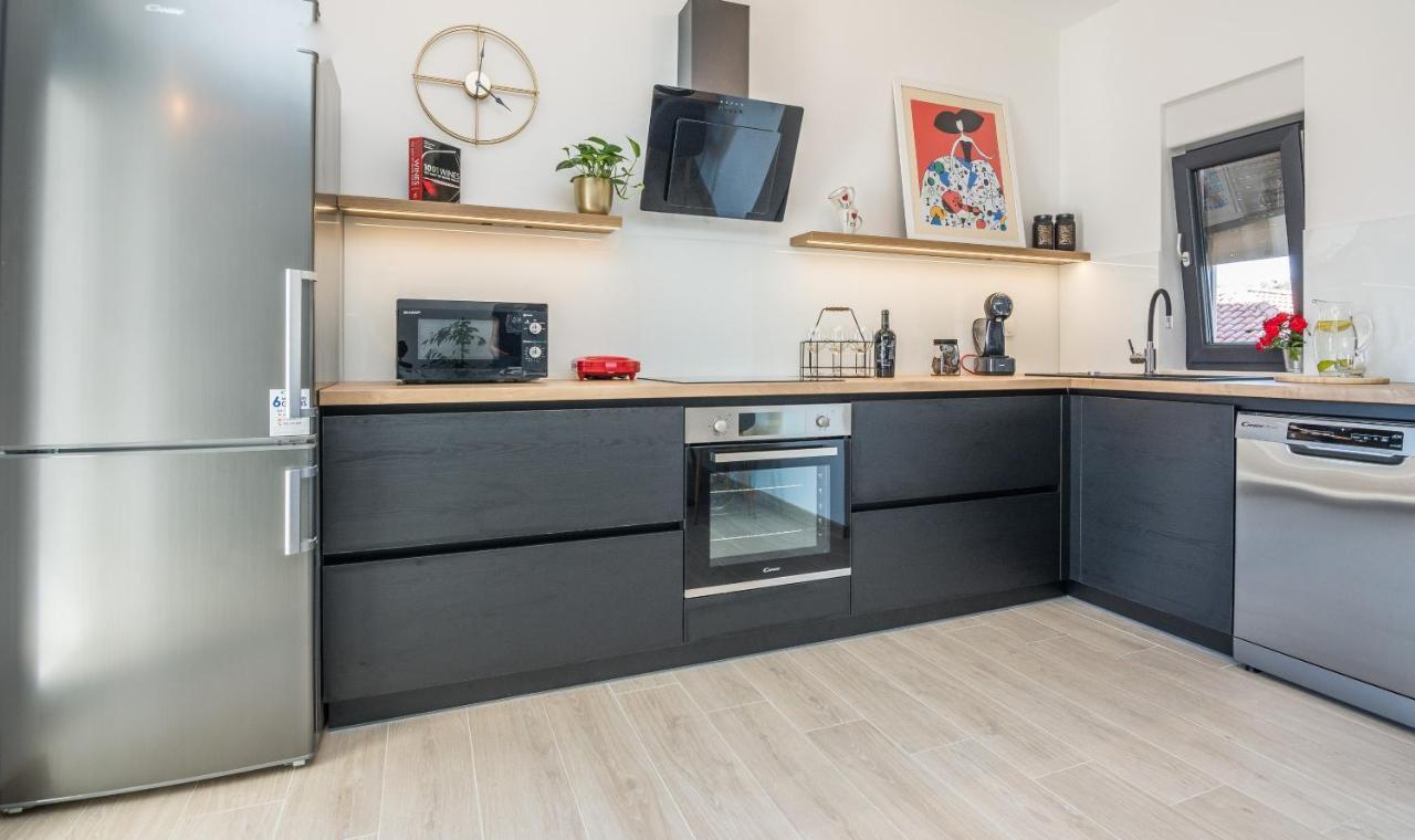 Apartments Maella Zadar Bagian luar foto