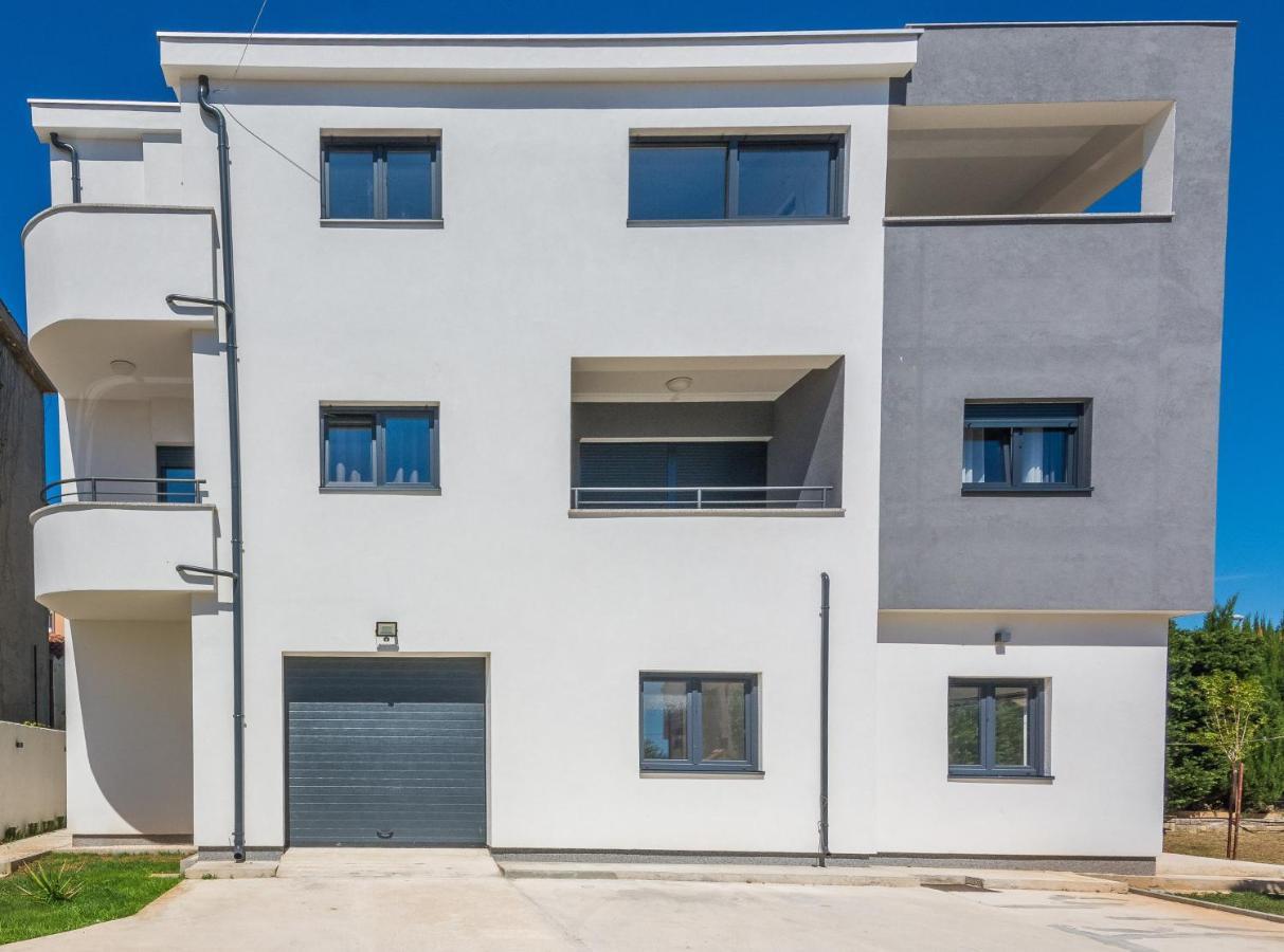 Apartments Maella Zadar Bagian luar foto